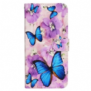 Flip Cover iPhone 16 Pro Max Sommerfugle Og Lilla Blomster Med Rem